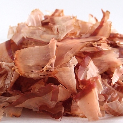 O marisco que tempera peixes secados do bonito lasca-se 500g para a sopa japonesa